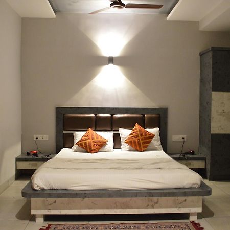 Resort Ruturaj Inn Alibag Bagian luar foto